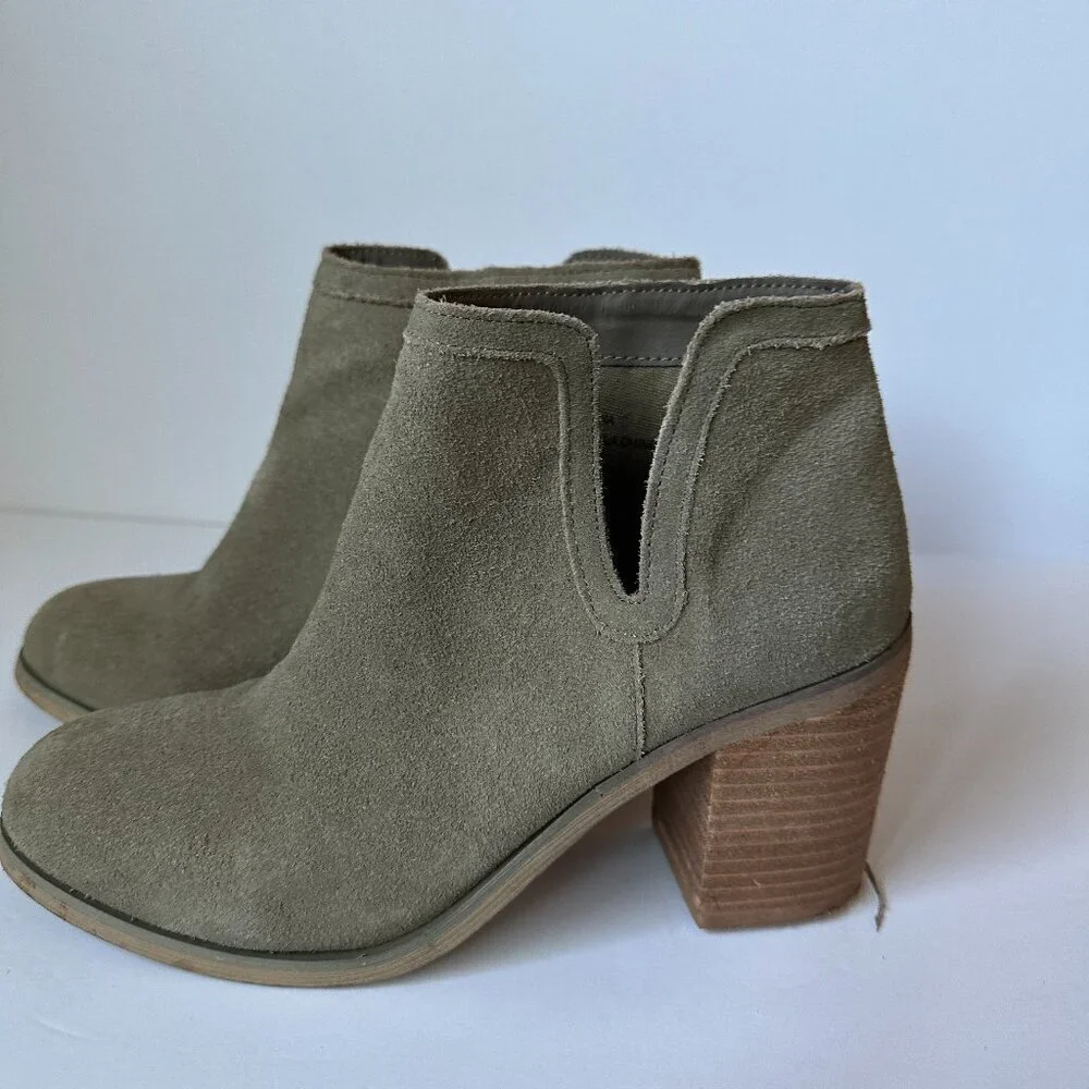 Urban Outfitters Suede Tan Ankle Boot Size 8